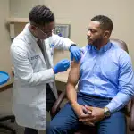 Kan legen si nei til sykemelding? 2 Doctor