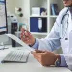 Kan man jobbe med 100% sykemelding? 2 Doctor 4